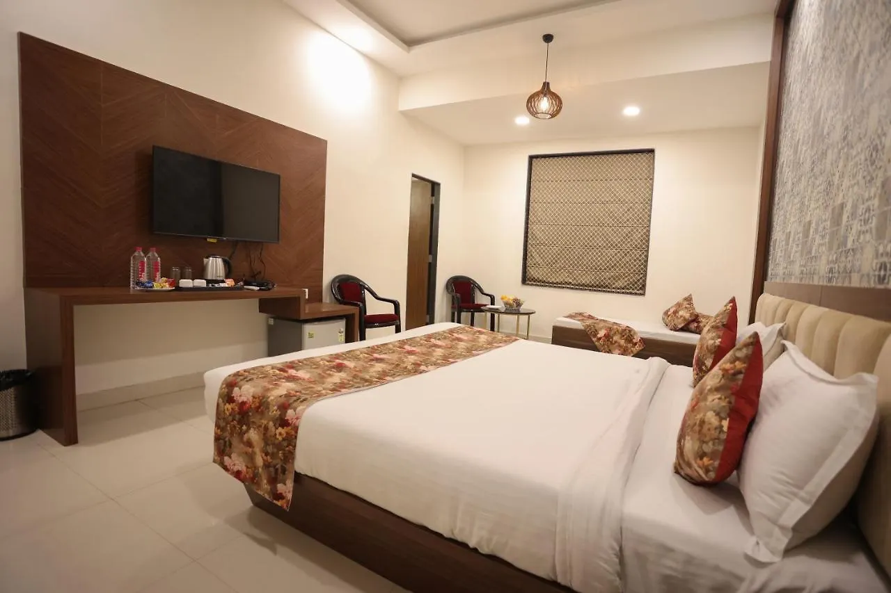 Hotel Bhairav Bagh With Swimming Pool Udaipur 3*,