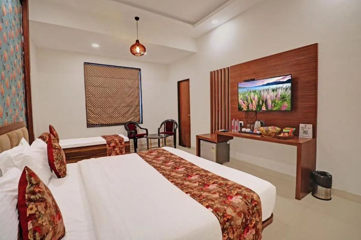 Hotel Bhairav Bagh With Swimming Pool Udaipur 3*,
